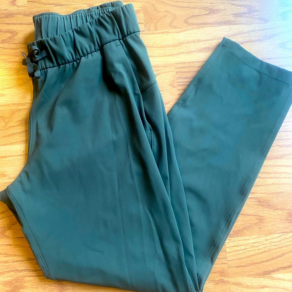 Lululemon jogger, Size 8